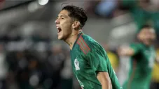 El lateral mexicano se desahogó en sus redes sociales