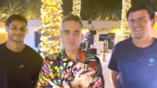 Robbie Williams junto a Maguire y Rashford