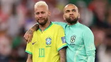 Neymar y Dani Alves, desconsolados tras quedar eliminado de Qatar 2022
