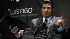 Figo durante una conferencia