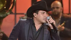 A Julión se le subieron las copas en un Palenque