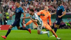 Julián Álvarez chocó con el portero de Croacia