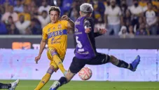 Córdova en un intento de gol en empate vs Mazatlán