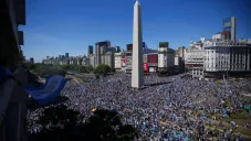 Hinchas se apoderan de las calles de Buenos Aires tras ser Campeones del MundoHinchas se apoderan de las calles de Buenos Aires tras ser Campeones del Mundo