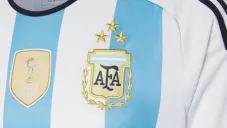 La camiseta ya luce las tres estrellas