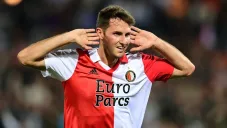 Santiago Giménez en un partido con el Feyenoord