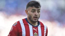 Alexis Vega en un partido con las Chivas