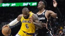 NBA: Lakers venció a Hawks en el cumpleaños de LeBron James