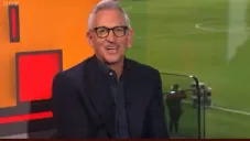 Gary Lineker conduciendo en la BBC