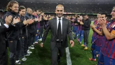 Pep Guardiola en pasillo con el Barcelona