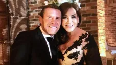 Julio César Chávez y su esposa