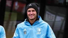 Santiago Giménez: DT de Feyenoord lo elogia: “Está haciendo todo lo posible para mejorar cada segundo”