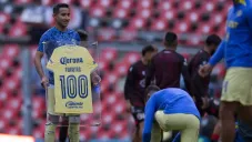 Fuentes recibió una placa por sus 100 juegos en las Águilas