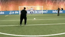 Ibai Llanos previo a marcar su penal ante Iker Casillas