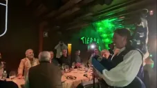 Cielito Lindo retumba en España durante comida del Comité del Salón de la Fama