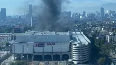 Incendio en Fórum Buenavista en CDMX deja personas intoxicadas y locales destrozados