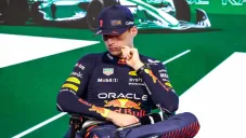 El neerlandés le quitó el liderato a Checo