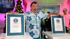 Chabelo ostenta sus reconocimientos