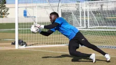 Arozarena defendiendo el arco