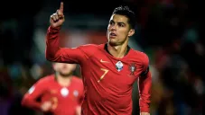 Cristiano Ronaldo lleva dos décadas marcando goles con Portugal