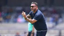 Antonio Mohamed durante un partido con Pumas