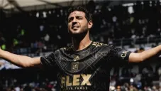 Vela fue ovacionado por su afición tras los dos goles que marcó en &quot;El Trafico&quot;