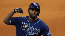 Randy Arozarena festejando un cuadrangular con los Rays de Tampa