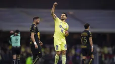 Henry Martín festejando su gol ante Pumas