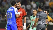 Guzmán encara al arquero de León