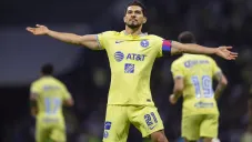 Henry Martín en celebración de gol