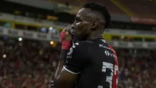 Julián Quiñones sigue enrachado y se consolida como el 'papá' de Chivas