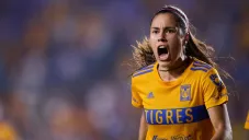 Lizbeth Ovalle festejando un gol con Tigres Femenil