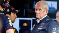 Helmut Marko sobre el futuro de Checo Pérez: 'Con el rendimiento que tiene, seguirá con nosotros