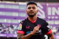 Tecatito Corona tras anotar gol en su regreso con el Sevilla