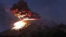 Suspenden clases en 11 municipios de Puebla por caída de Ceniza por exhalaciones del Popocatépetl