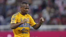 Samir Caetano celebrando un gol de Tigres
