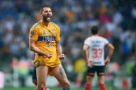 Gignac hace gestos hacia la afición de Monterrey