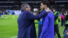 Piojo Herrera y Henry Martín en un partido