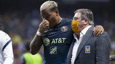 Roger y Piojo en un partido del América