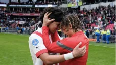 Xavi Simmons y Erick Gutiérrez durante un encuentro con el PSV