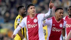 Edson Álvarez en un partido del Ajax