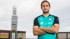 Carlos Izquierdoz en su primera etapa como jugador de Santos