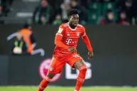 Alphonso Davies durante un partido del Bayern Munich