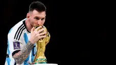 Lionel Messi con la Copa del Mundo