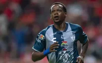 Romario Ibarra vistiendo la playera de los Tuzos del Pachuca