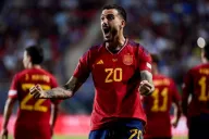 Joselu celebra un gol con la Selección de España