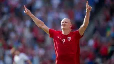 Haaland celebra un gol con su selección