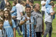 Luis Suárez en su presentación con el Gremio