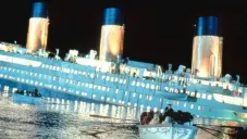 La caída del Titanic recreada en la película de 1997