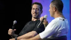 Aaron Rodgers a favor de despenalizar sustancias psicodélicas: 'Cambia la vida radicalmente'